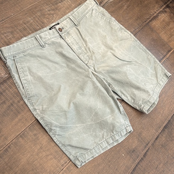 EXPRESS MEN SHORTS SIZE 38. - Picture 2 of 9